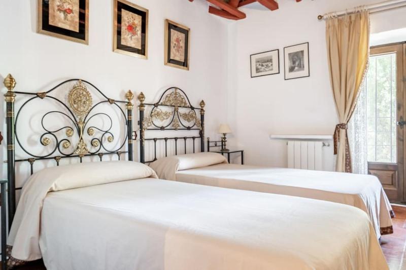 Double Room with Private Bathroom - Upper floor image 1