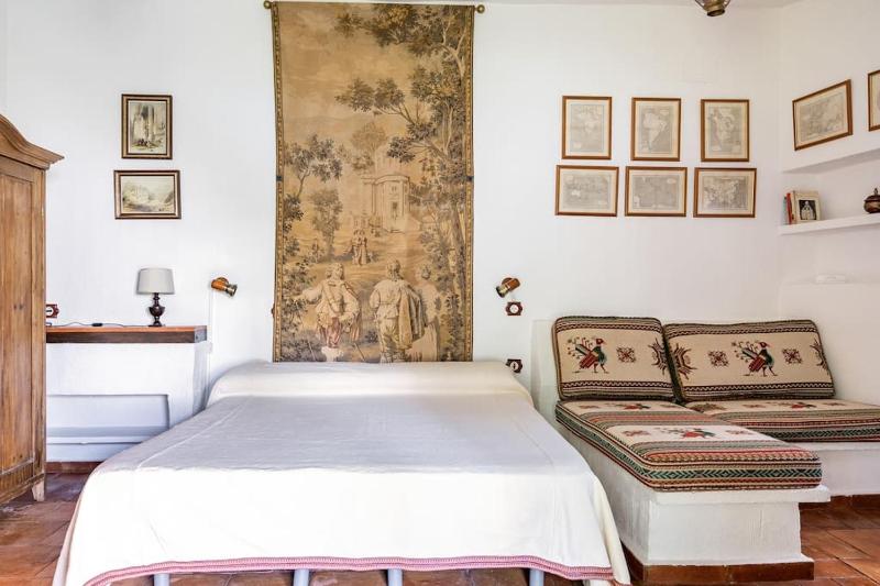 Five-Bedroom House image 4