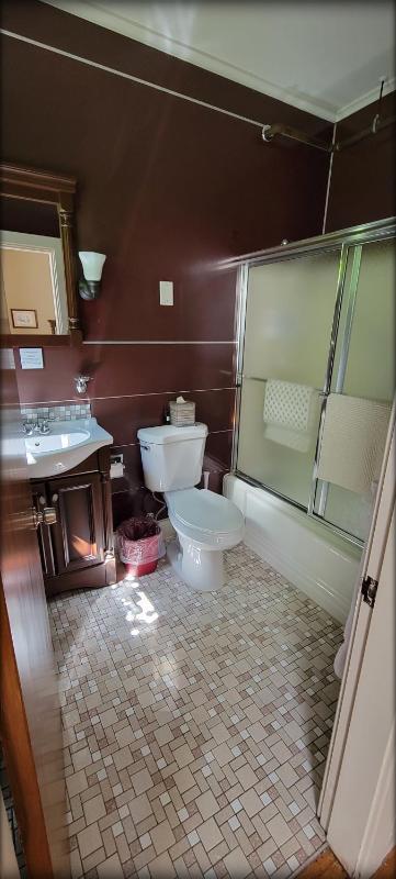 Queen Suite image 2