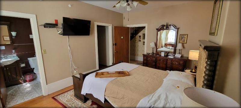Queen Suite image 3
