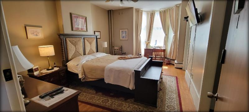 Queen Suite image 4