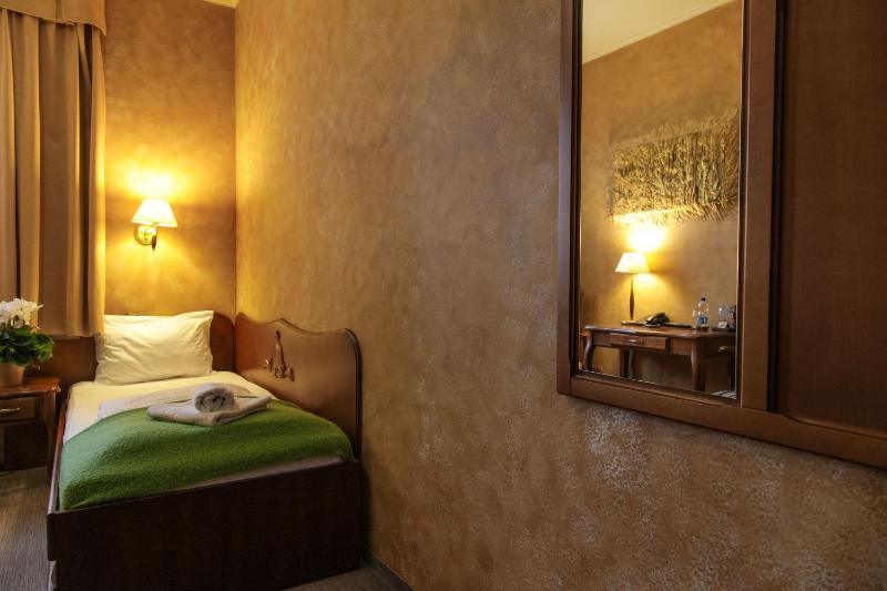Single Room image 4