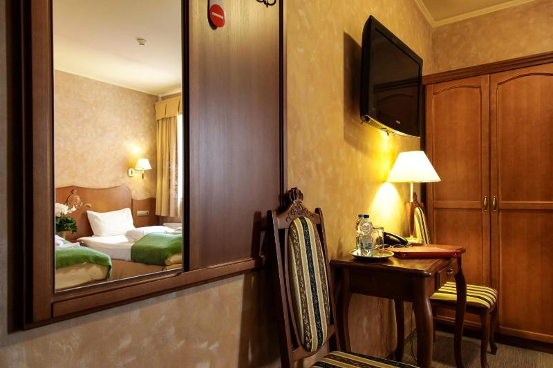 Twin Room image 3