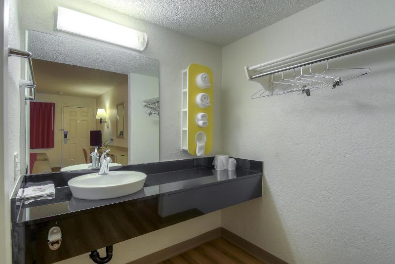 Deluxe Queen Room with Two Queen Beds image 3