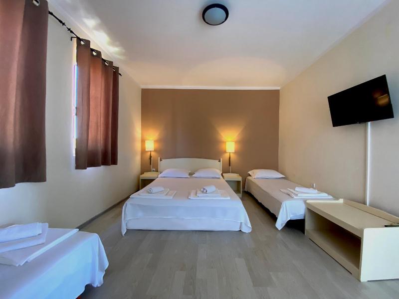 Comfort Quadruple Room with Sea View image 3