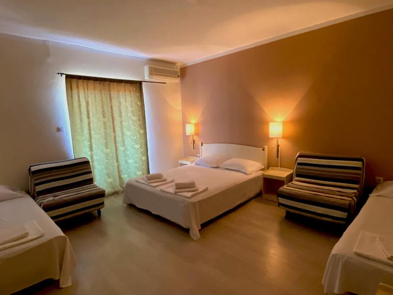 Comfort Quadruple Room with Sea View image 4