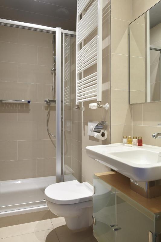 No. 377 House - image 12