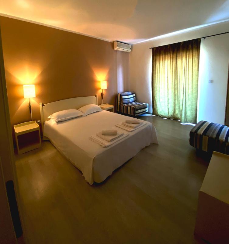 Comfort Two-Bedroom Apartment with Balcony image 3