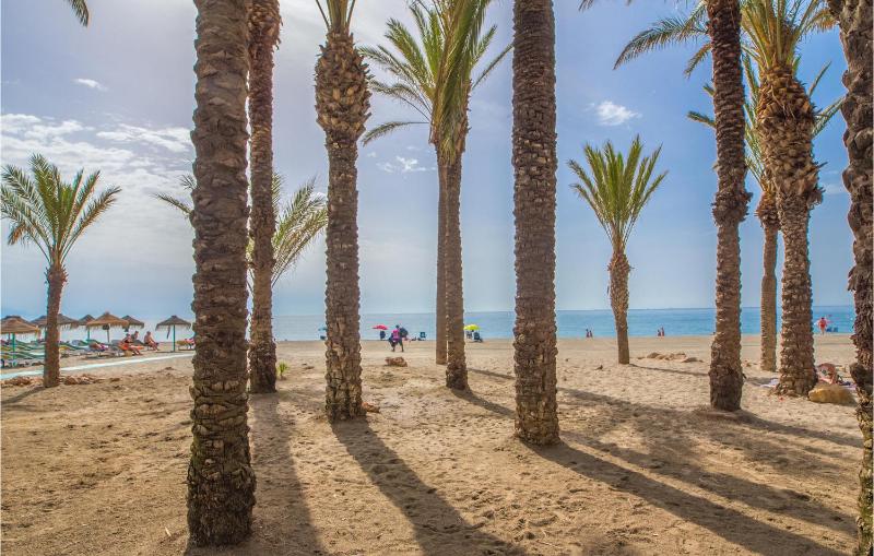 2 Bedroom Beach Front Apartment In Torremolinos - image 8