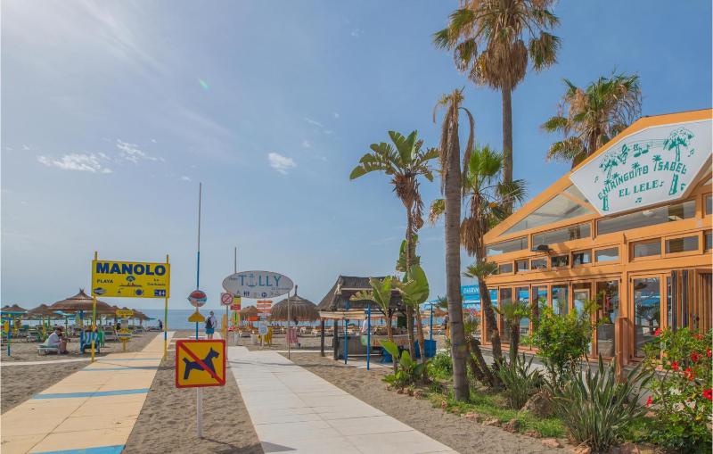 2 Bedroom Beach Front Apartment In Torremolinos - image 15