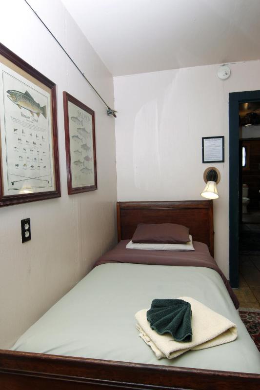 Double Room with Shared Bathroom image 2