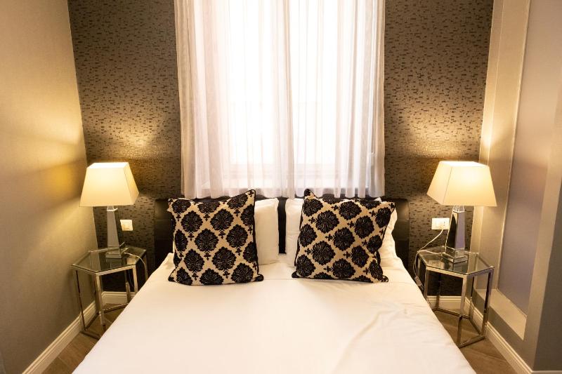 Standard Double Room-Via del Corso 32 image 2