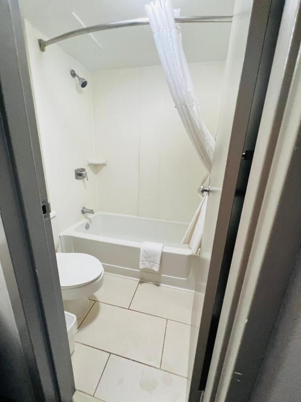Double Room with Two Double Beds - Non-Smoking image 3