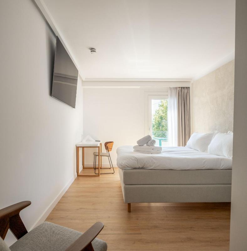 Double Room image 2