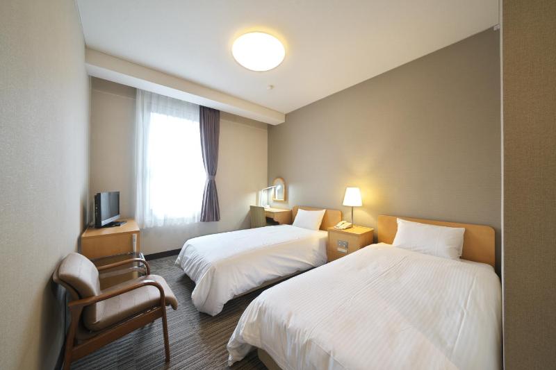 Twin Room - Non-Smoking image 2