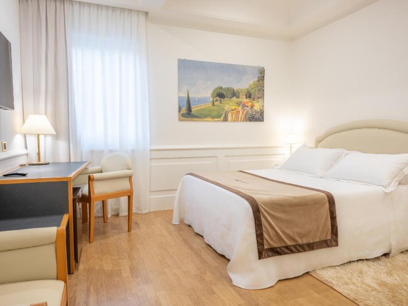 Deluxe Room image 2
