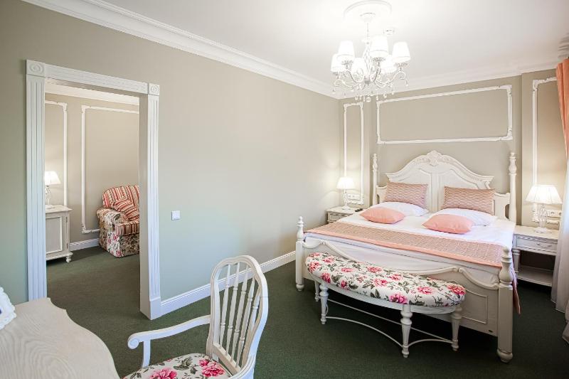 Suite with Sauna image 3