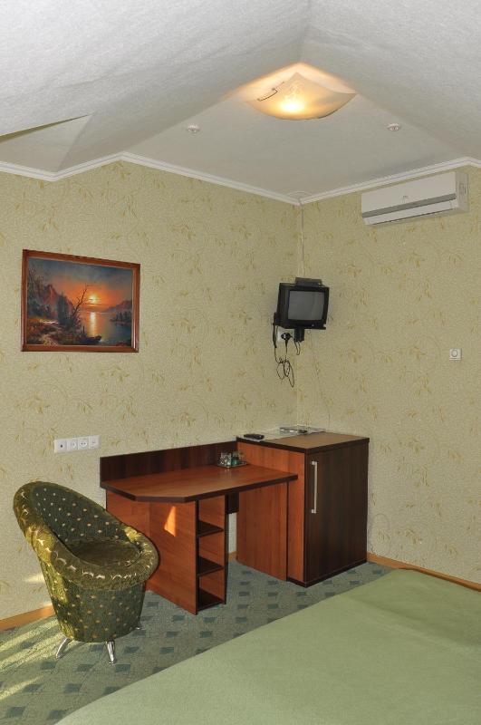 Standard Double Room with Balcony image 2