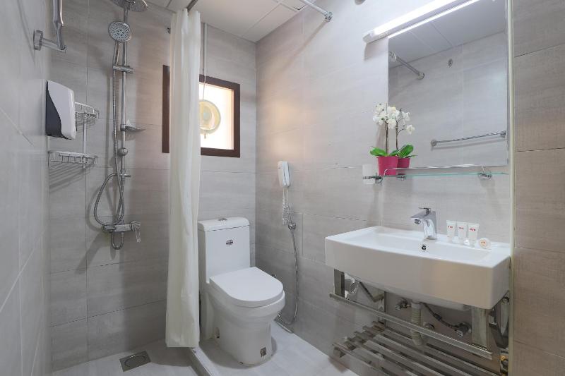 Standard Twin Room image 1