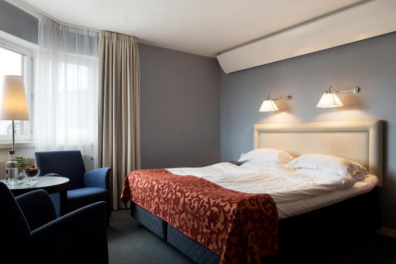 Deluxe Double or Twin Room image 4