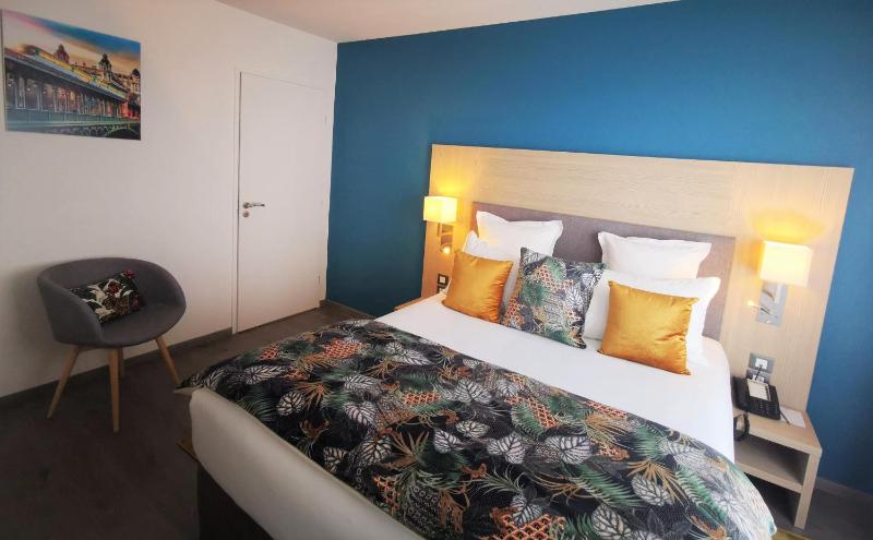 One-Bedroom Apartment image 2