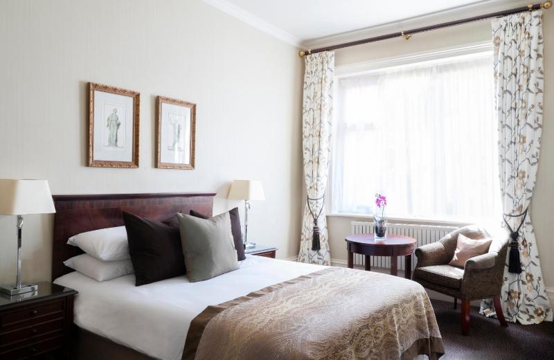 Classic Double Room image 3