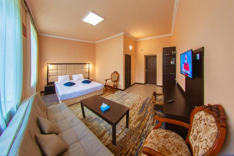 Deluxe Double or Twin Room image 4