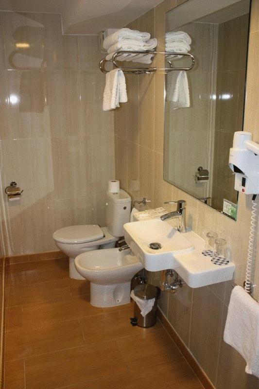 Hostal Rocamar - image 32