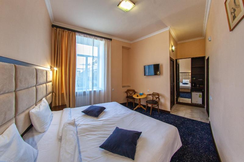 Standard Double or Twin Room image 1