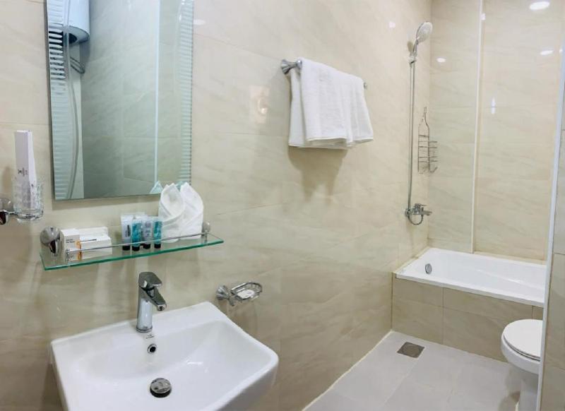 Chelsea Gardens Apartment - image 5
