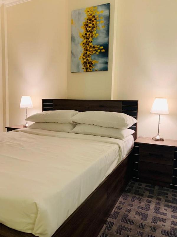 Chelsea Gardens Apartment - image 12