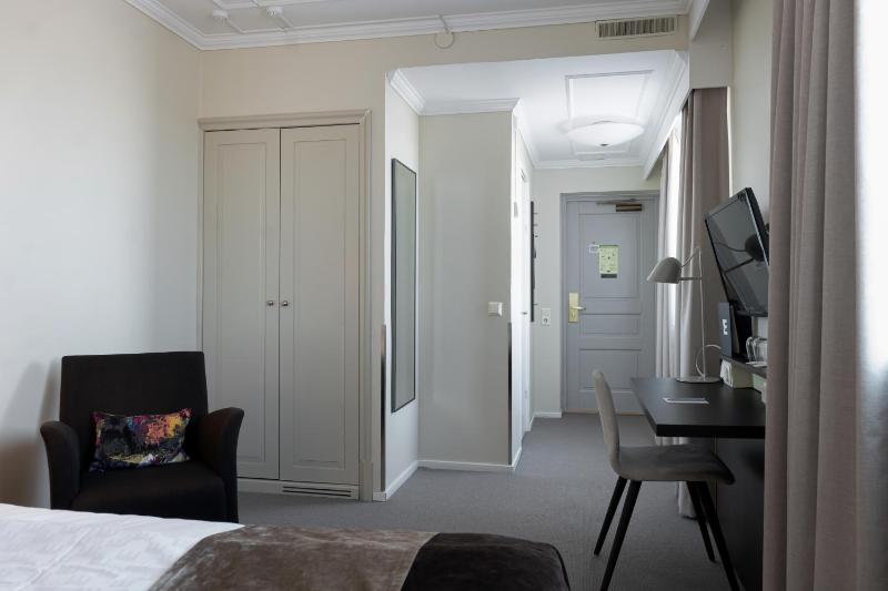 Standard Double Room image 2