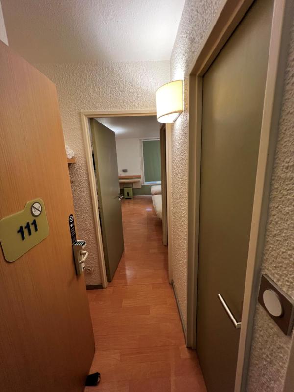 Standard Room image 4