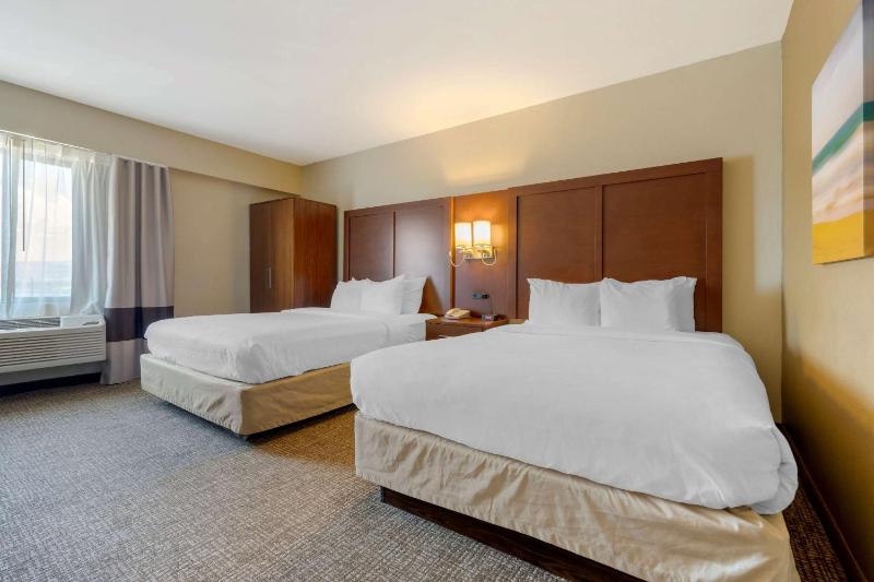 Queen Room with Two Queen Beds Upgrade -  Accessible/Non-Smoking image 4