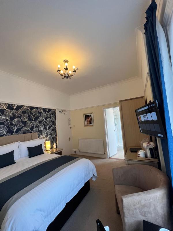 Double Room First Floor image 3
