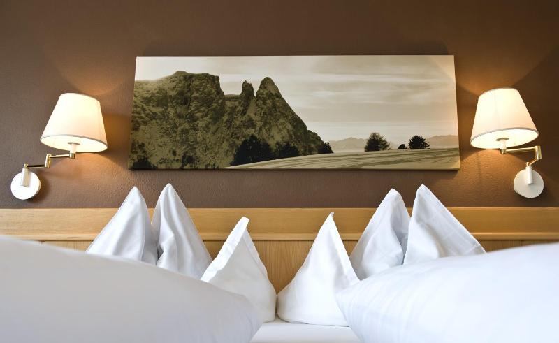 Double Room with Balcony image 3