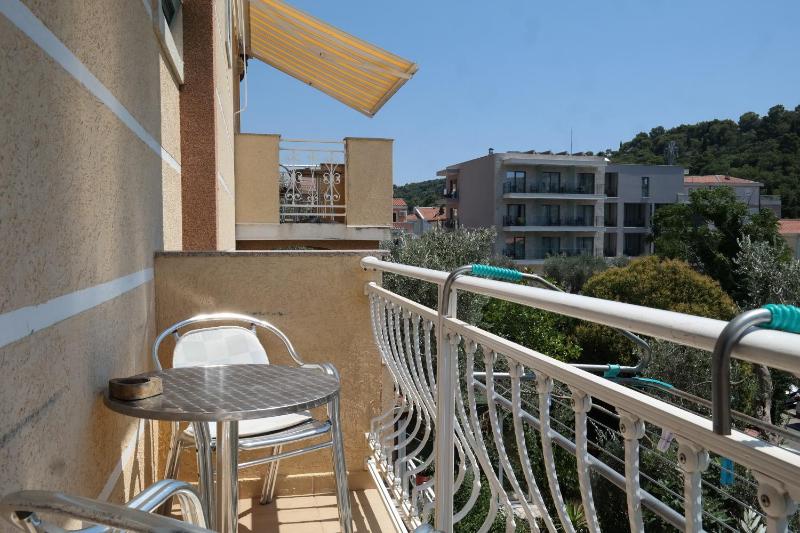 Double Room with Balcony image 2