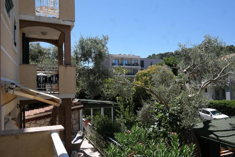 Double Room with Balcony image 3