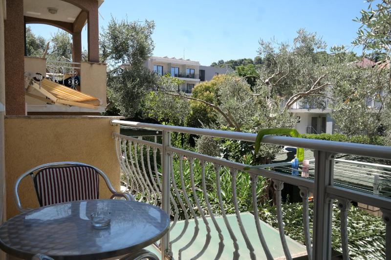 Double Room with Balcony image 4