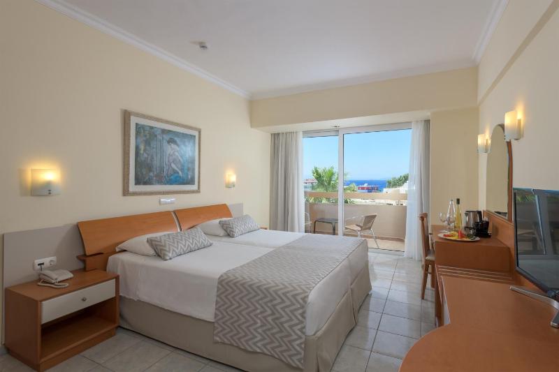Standard Room with Garden View image 1