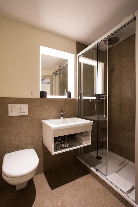 Modern Family Room image 1