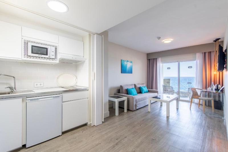 Junior Suite with Sea View image 4