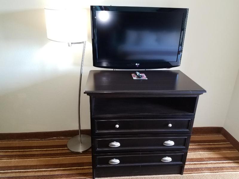 Queen Suite with Two Queen Beds and Sofabed - Accessible/Non Smoking image 3