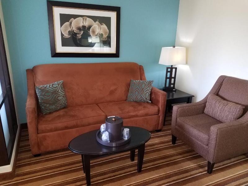 Queen Suite with Two Queen Beds and Sofabed - Accessible/Non Smoking image 4