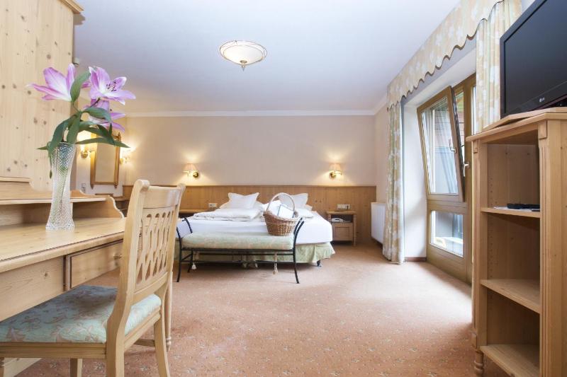 Post Deluxe Double Room image 3