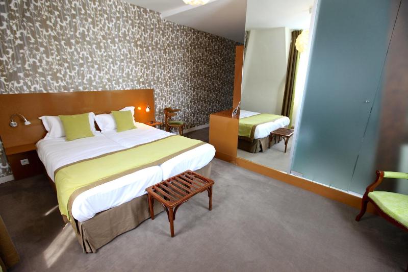 Superior Double Room image 4