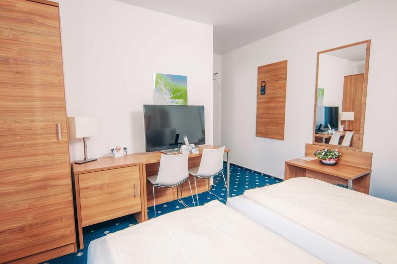 Double Room image 4