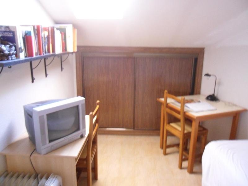 Basic Single Room image 3