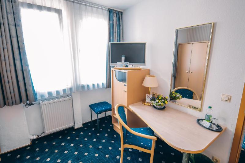 Standard Single Room image 2