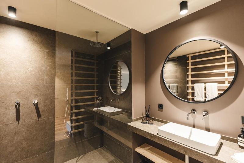 Standard Double Room with Balcony image 3